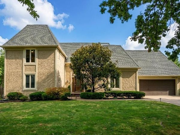 10020 Mackey Circle, Overland Park, KS 66212