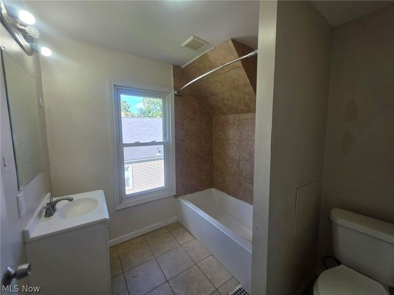 1226 Shriver Avenue NE, Canton, OH 44705 Photo 5