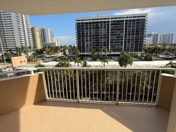 1985 S OCEAN Drive S, Unit 3L, Hallandale Beach, FL 33009