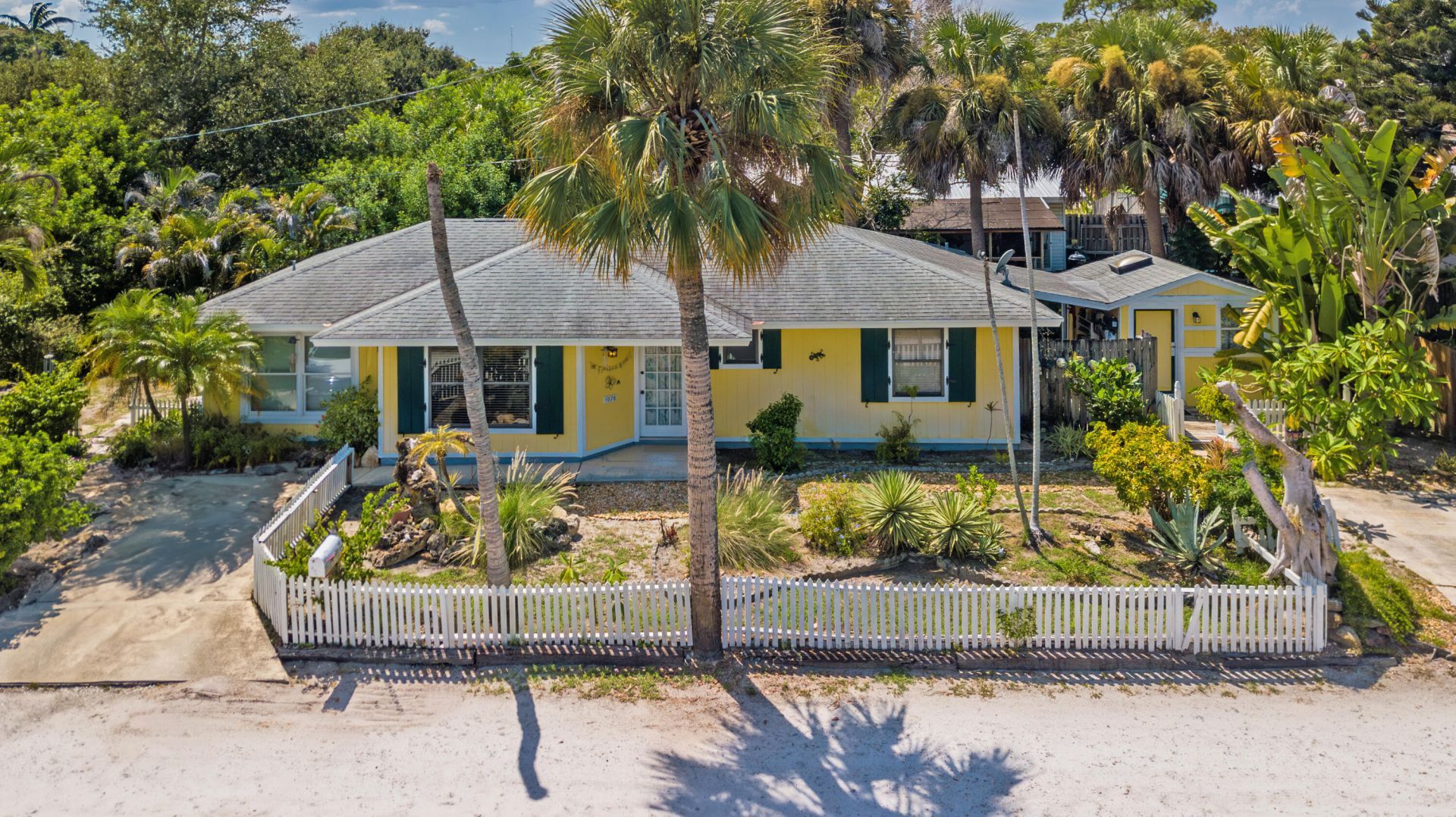 1076 NE Banyan Tree Drive, Jensen Beach, FL 34957 Photo