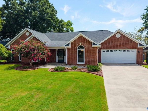 11017 Willingham Drive SW, Huntsville, AL 35803