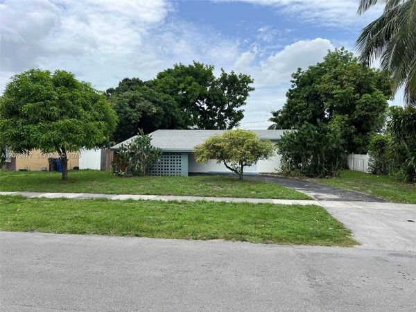 4421 NW 33rd St , Lauderdale Lakes, FL 33319