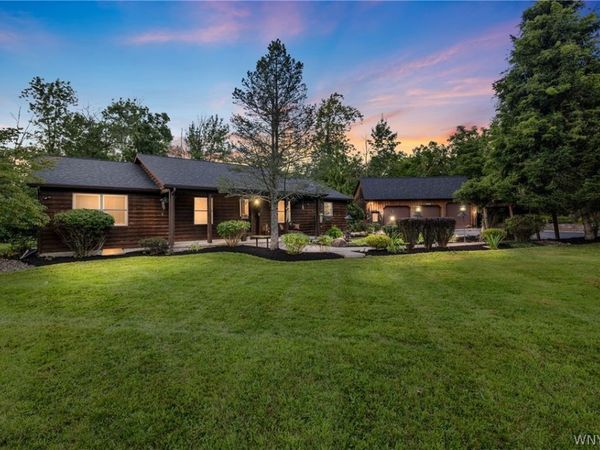5900 Creekview Drive, Clarence Center, NY 14032