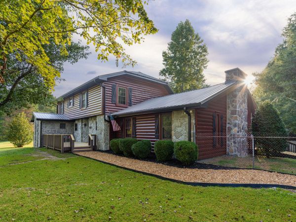 933 Halls Valley Road, Trion, GA 30753