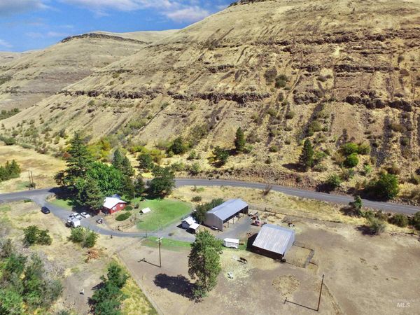 1920 Tucannon Road, Pomeroy, WA 99347