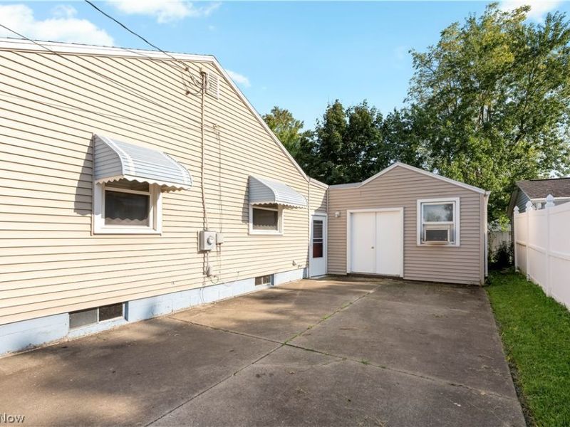 3045 Bayer Circle, Massillon, OH 44646 Photo 2