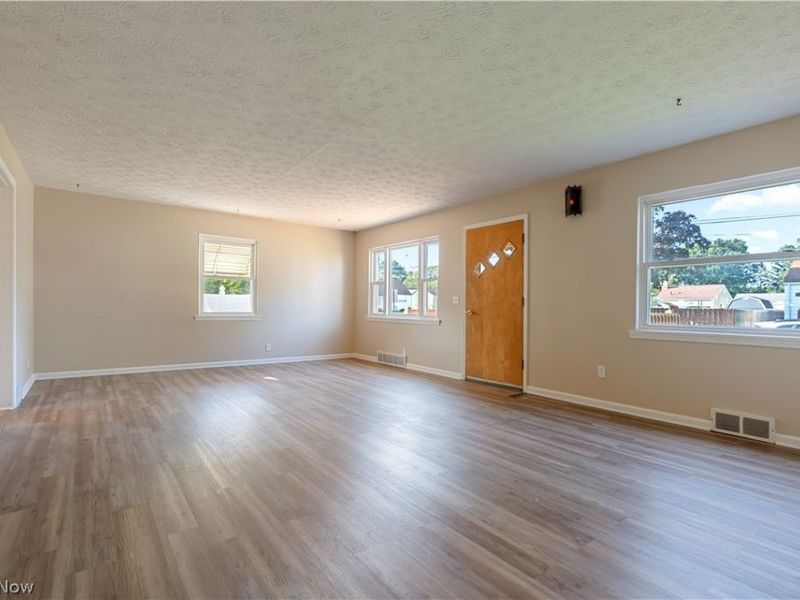 3045 Bayer Circle, Massillon, OH 44646 Photo 3