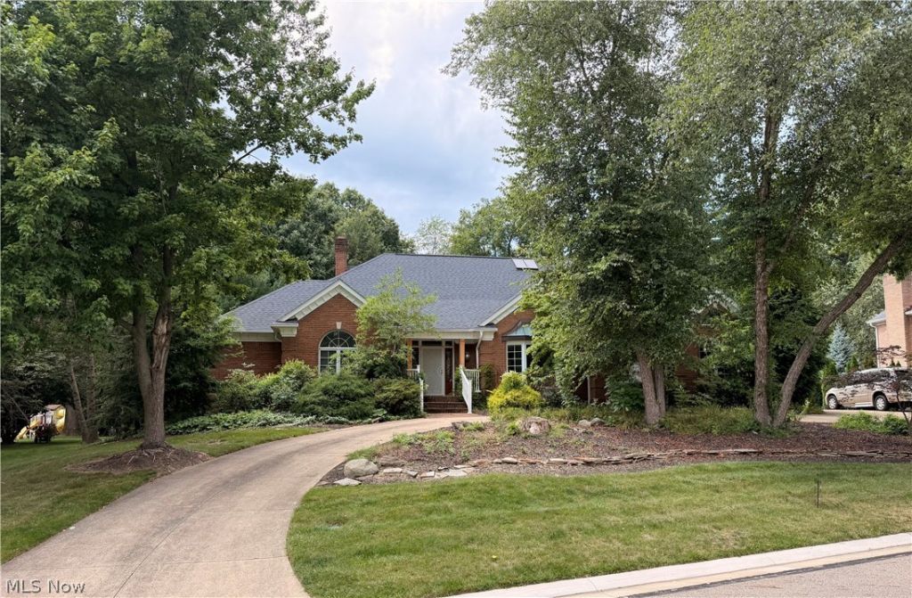 7629 Bucknell Circle Nw, North Canton, OH 44720 Main Photo