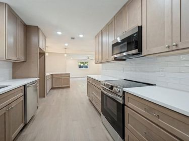 6904 Jewell Avenue, Fort Worth, TX 76112