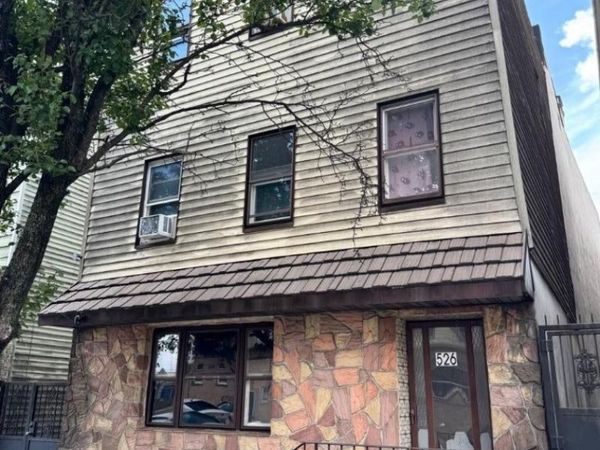 526 Market St, Newark, NJ 07105