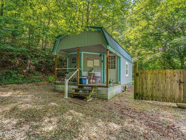 286 Childs Rd, Harriman, TN 37748