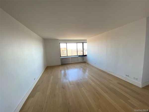 372 Central Park West , Unit 20L, New York (Manhattan), NY 10025