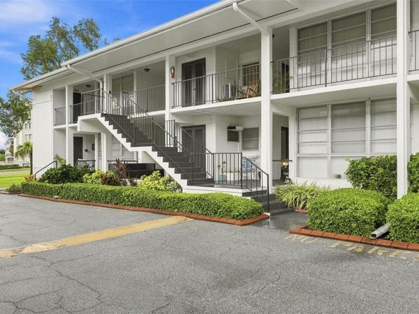 2950 W BAY DRIVE, Unit B1, BELLEAIR BLUFFS, FL 33770
