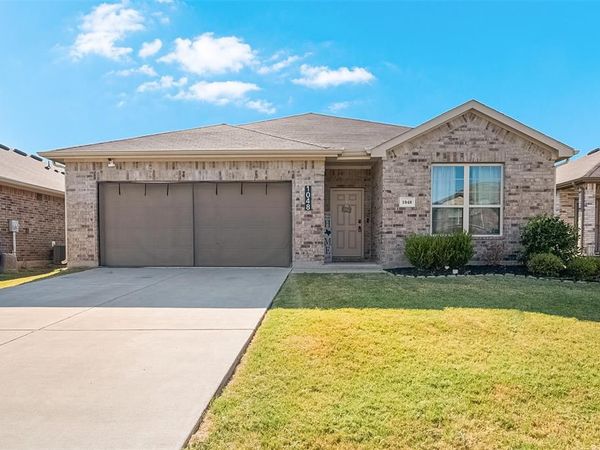 1048 Waverly Drive, Van Alstyne, TX 75495
