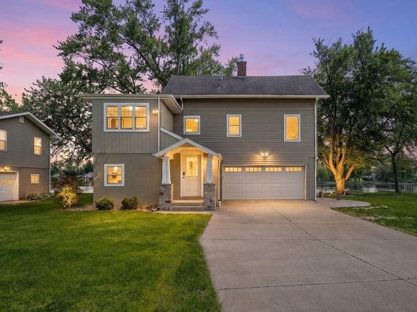 3630 N Shore Drive , Moline, IL 61265