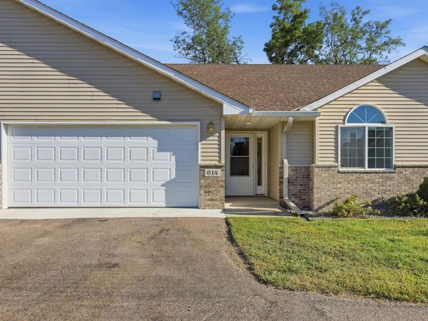 614 Golden Gate Lane , Winsted, MN 55395