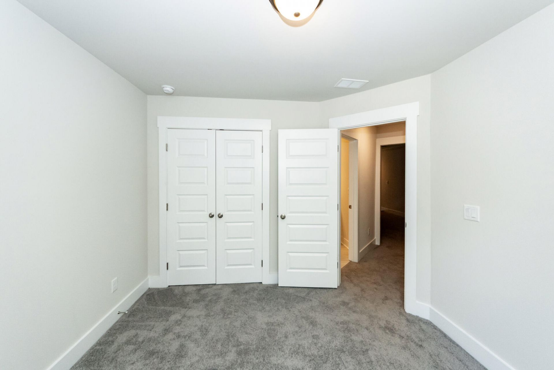 7722 Park Gate Drive Photo 32