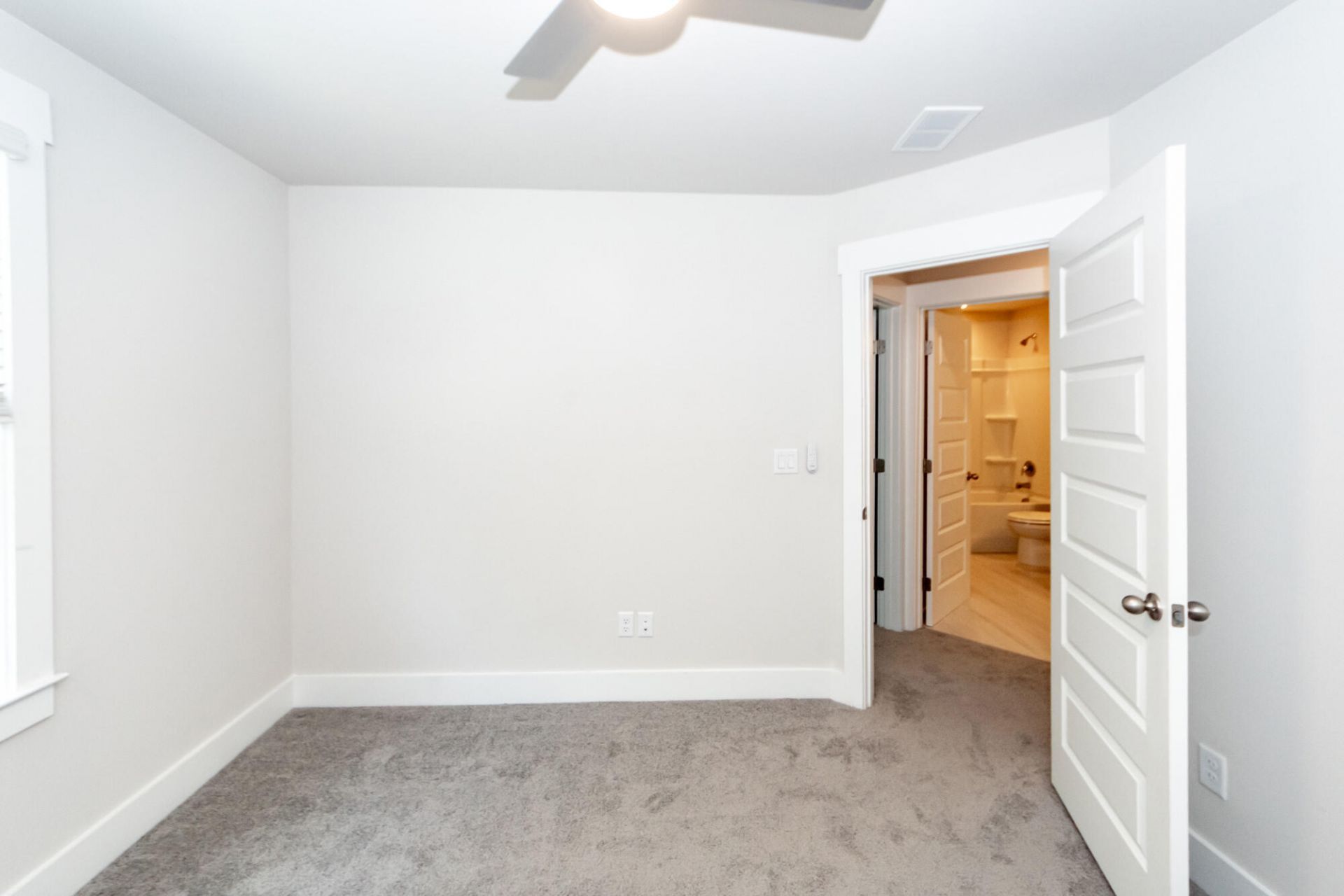 7722 Park Gate Drive Photo 34