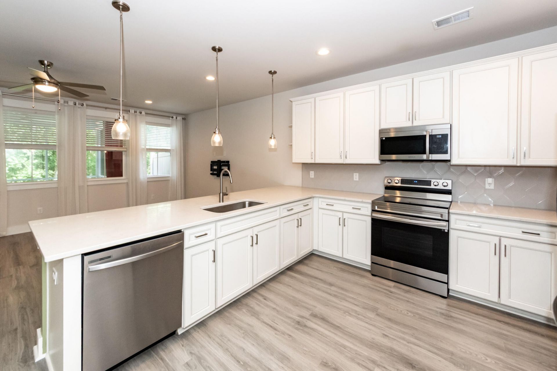 7722 Park Gate Drive Photo 8