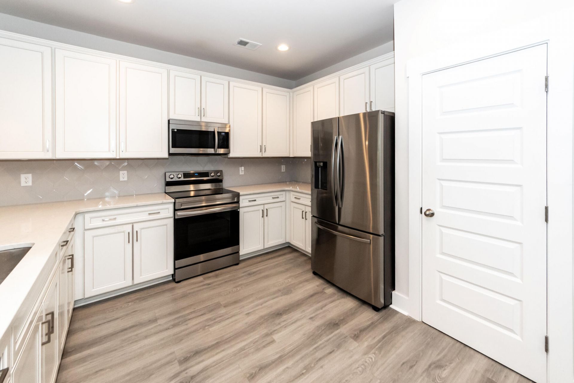 7722 Park Gate Drive Photo 9