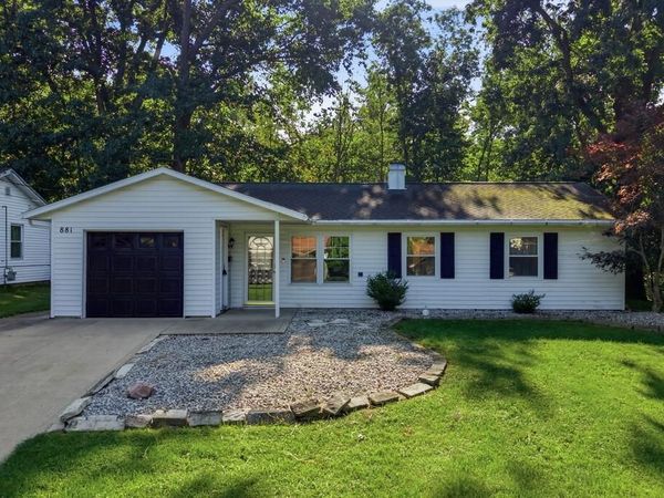 881 Brownwood Rd, Mansfield, OH 44907