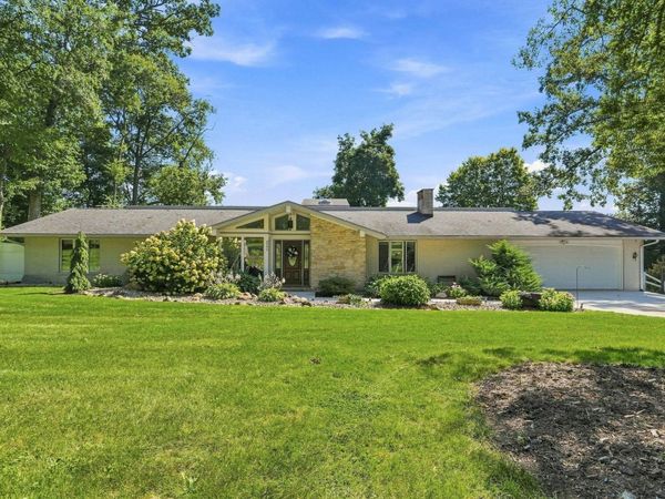 2890 E Hickory Lane, Columbia City, IN 46725
