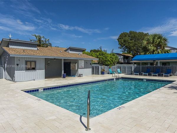 1557 N 15th Ter , Hollywood, FL 33020