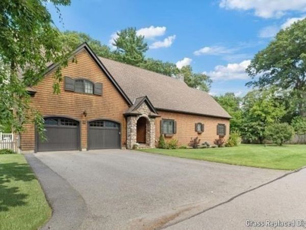 14 Bretton Rd, Dover, MA 02030