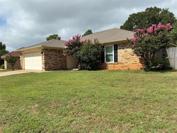 5100 Eagle Nest Drive, Arlington, TX 76017