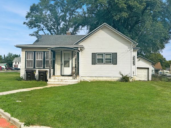 611 S Adams Avenue , Freeport, IL 61032