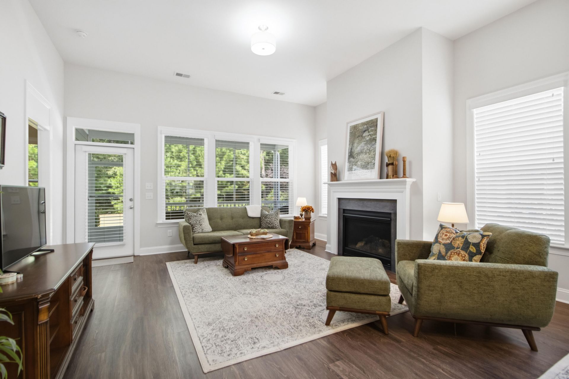 1098 Old Field Drive Photo 4