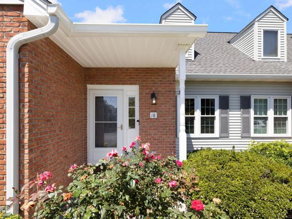 1725 West Lakeview Drive, Unit 18, Johnson City, TN 37601