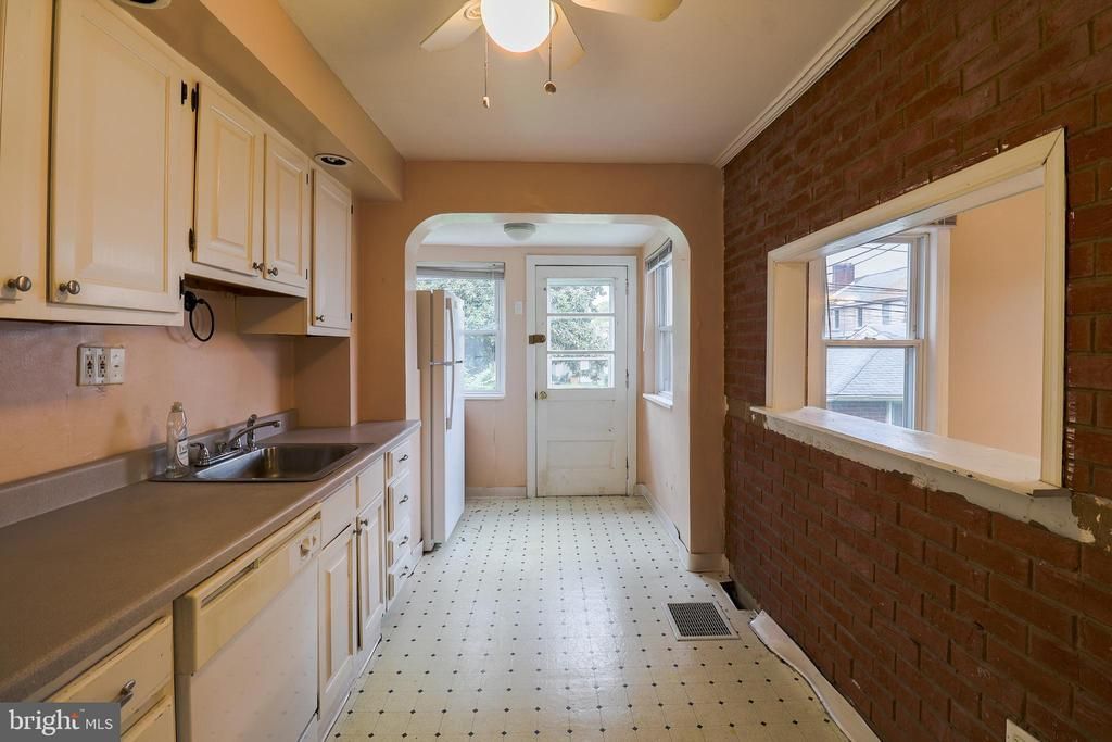 551 JANSEN AVENUE, ESSINGTON, PA 19029