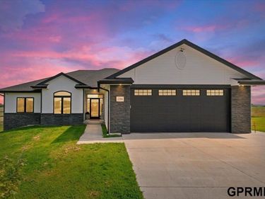 22561 Applewood Road, Glenwood, IA 51534
