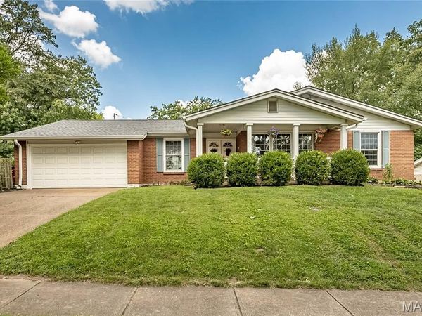 9363 Hazelridge Drive, Sunset Hills, MO 63126