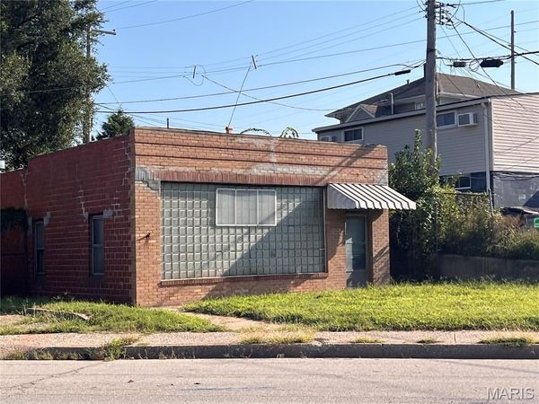 214 W Saint Louis Avenue, East Alton, IL 62024