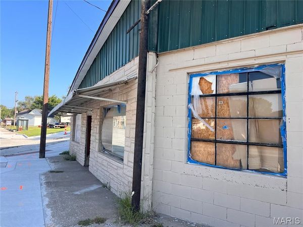 220 W Saint Louis Avenue, East Alton, IL 62024