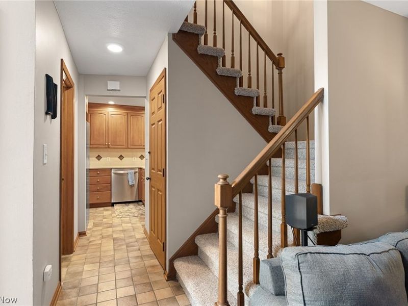 1070 Stonewood Court, Westlake, OH 44145 Photo 4
