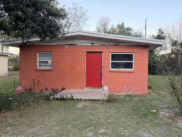 551 S 9TH Street, Macclenny, FL 32063