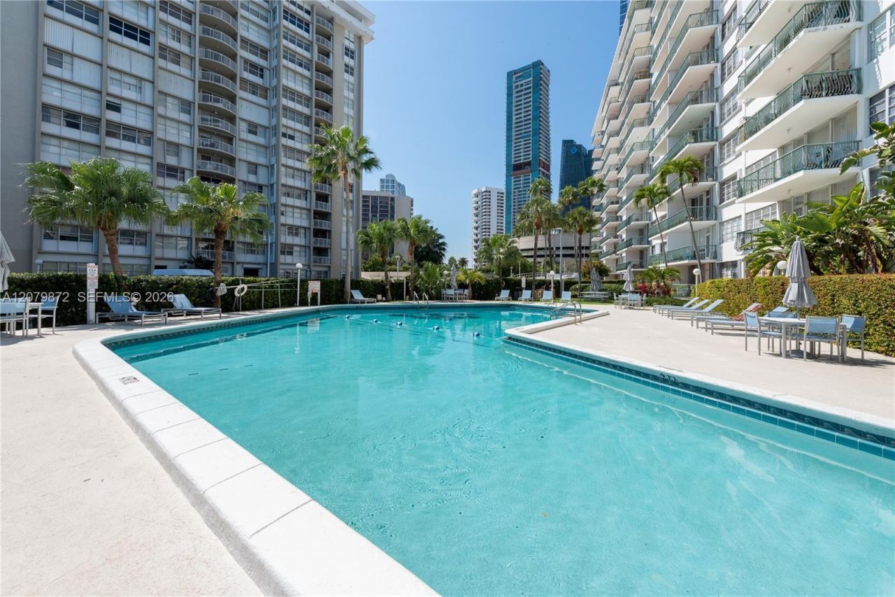 1408 Brickell Bay Dr, Unit 1215, Miami, FL 33131 Photo