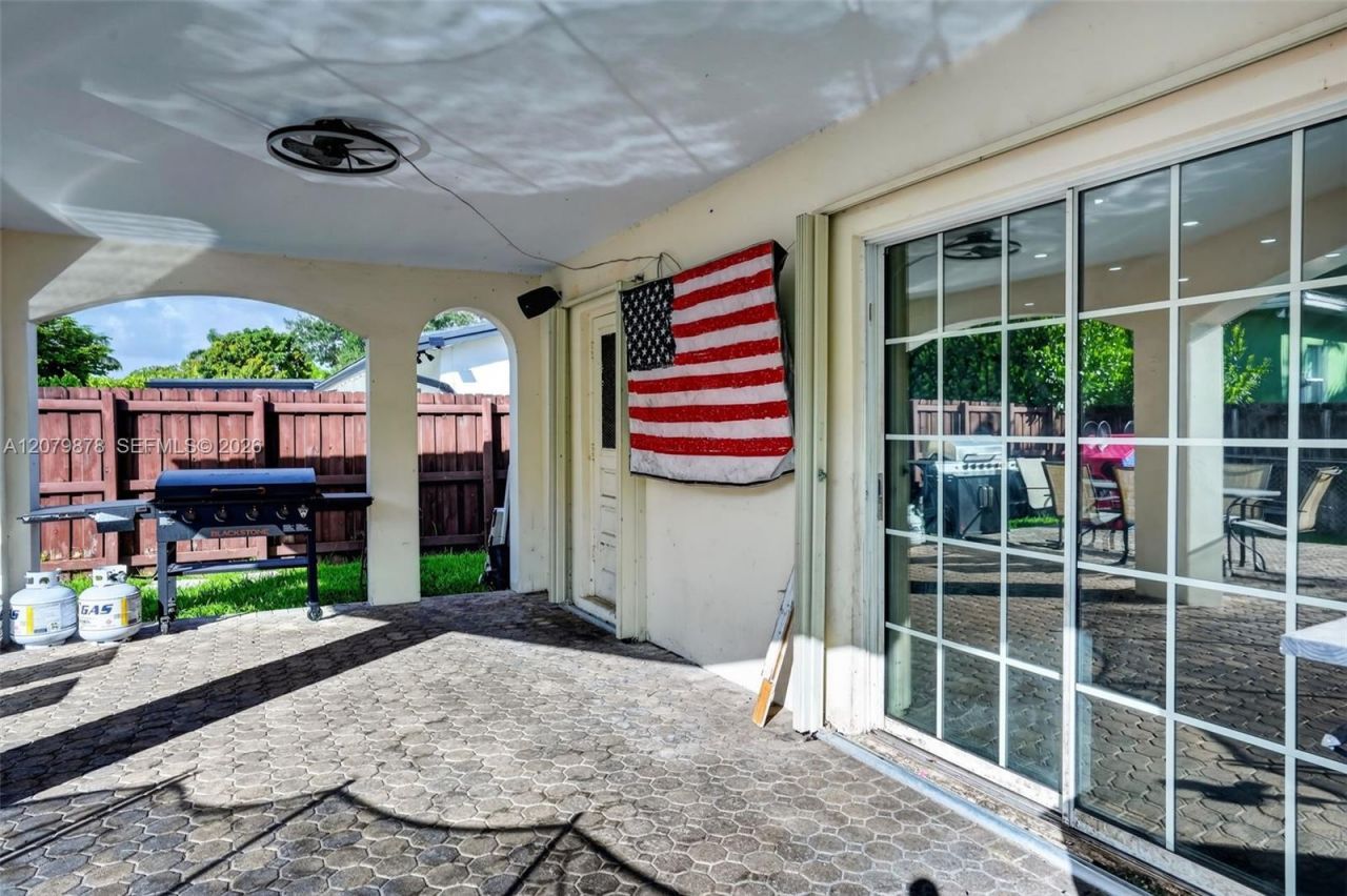 18569 SW 89th Pl, Cutler Bay, FL 33157 Photo