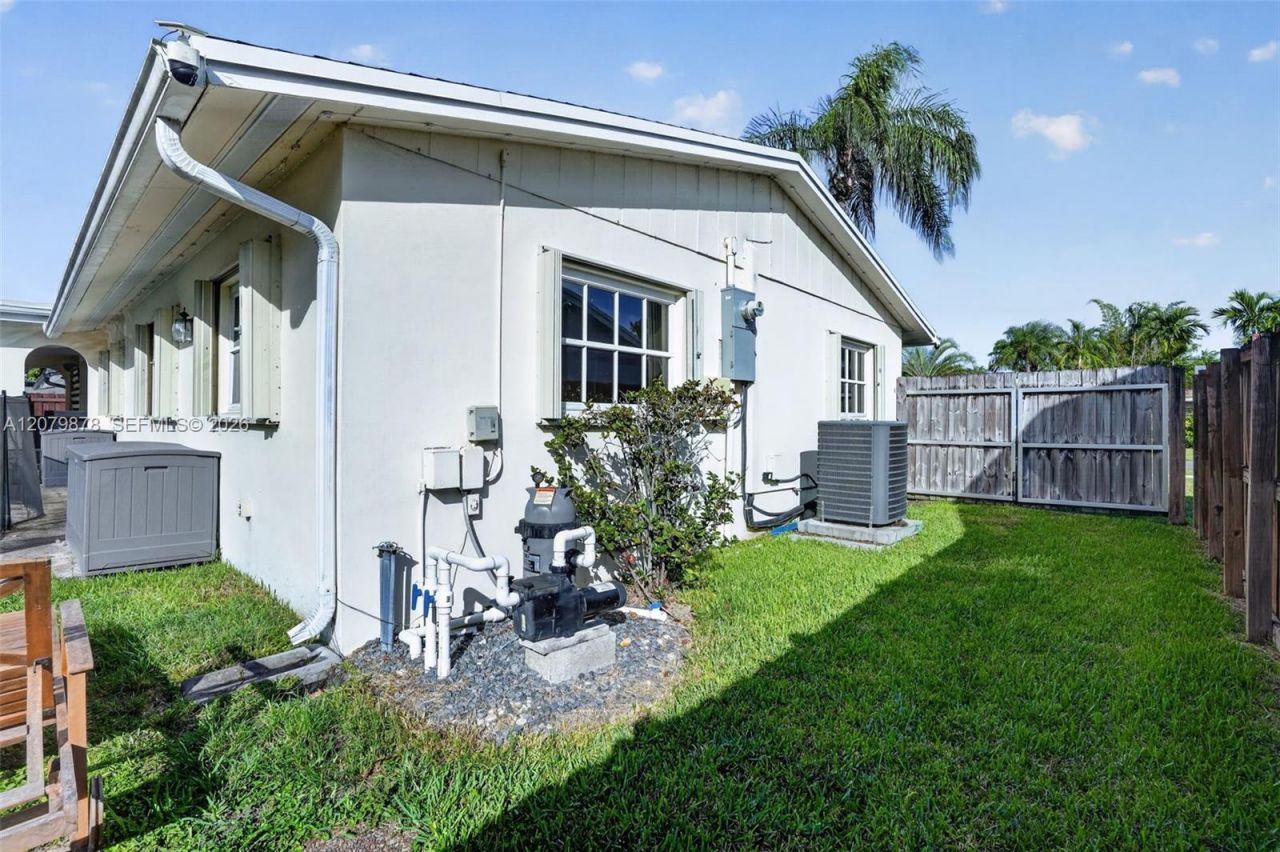 18569 SW 89th Pl, Cutler Bay, FL 33157 Photo