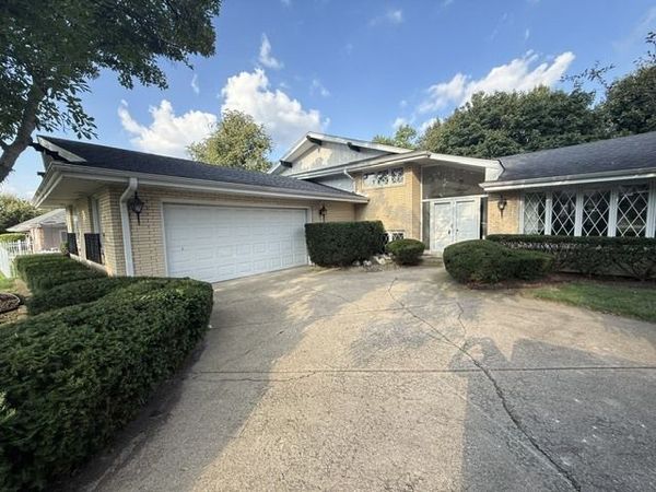 12217 S Flambeau Drive , Palos Heights, IL 60463