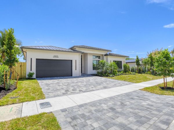 5950 NE 21st Circle, Fort Lauderdale, FL 33308