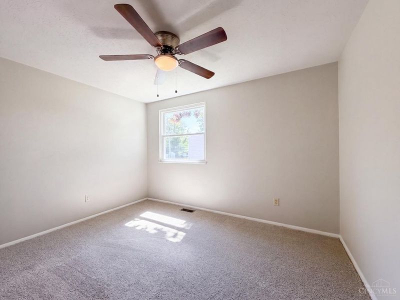 2891 Grosvenor Drive, Cincinnati, OH 45251 Photo 13