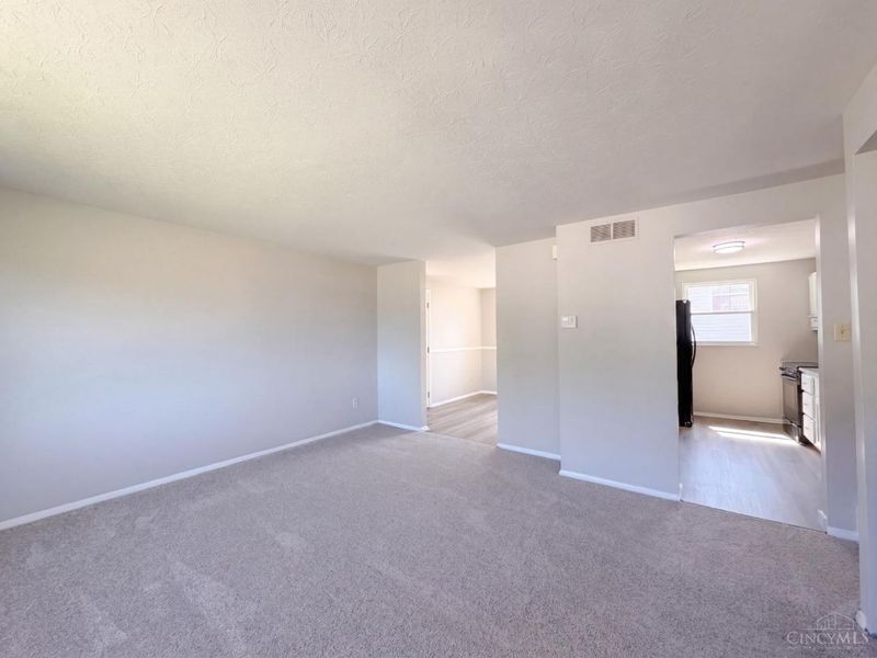 2891 Grosvenor Drive, Cincinnati, OH 45251 Photo 3