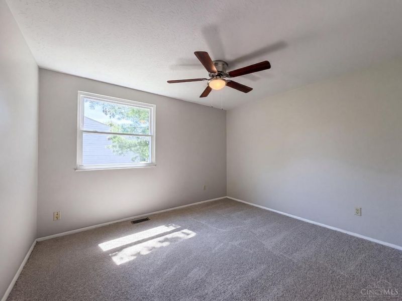 2891 Grosvenor Drive, Cincinnati, OH 45251 Photo 4