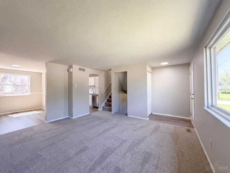 2891 Grosvenor Drive, Cincinnati, OH 45251 Photo 6