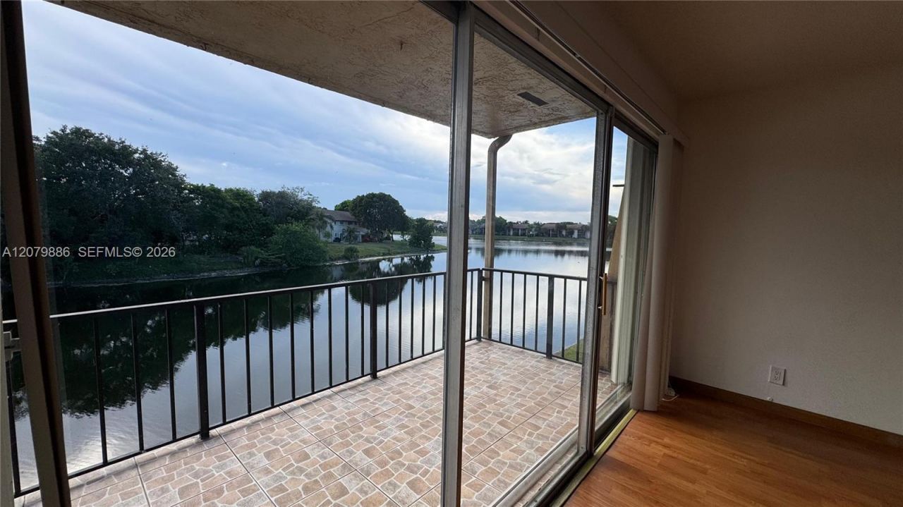 3621 NW 95th Ter, Unit 526, Sunrise, FL 33351 Photo