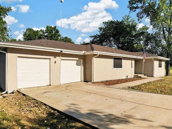 702 N US Highway 69 , Celeste, TX 75423